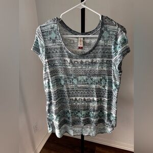 No boundaries size large top